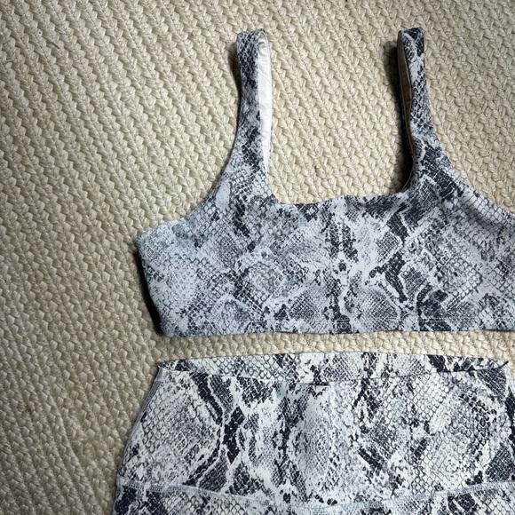 ALO Yoga snake skin print bra and biker shorts set - Picture 7 of 8
